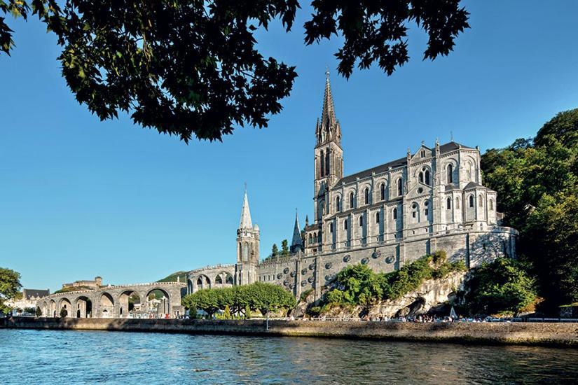 Hotel La Sainte Famille Lourdes Exterior foto